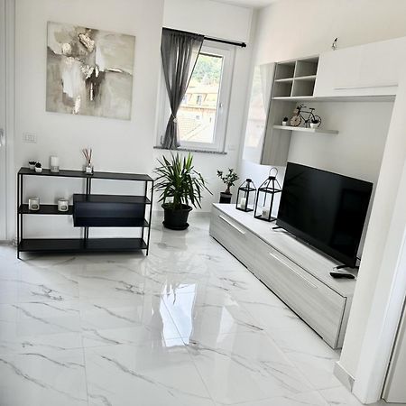 Apartament Casa La Rosa Lesa Zewnętrze zdjęcie