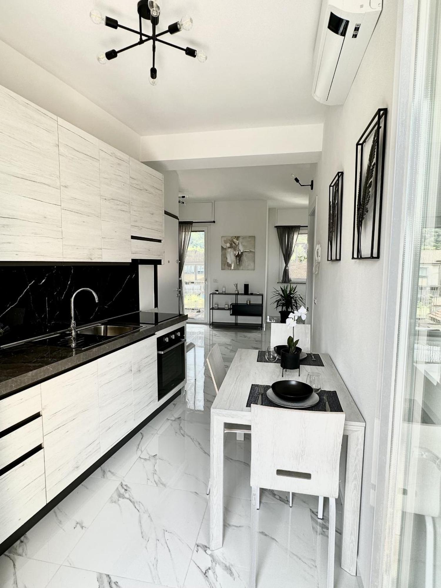 Apartament Casa La Rosa Lesa Zewnętrze zdjęcie